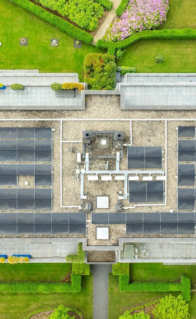 Zonnepanelen kantoorgebouw