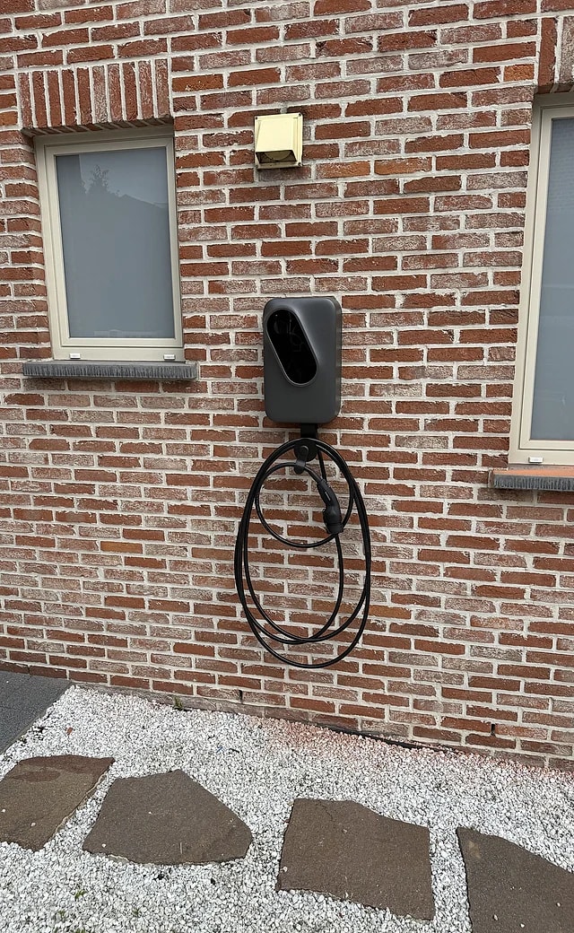 Borne de recharge + Panneaux solaires