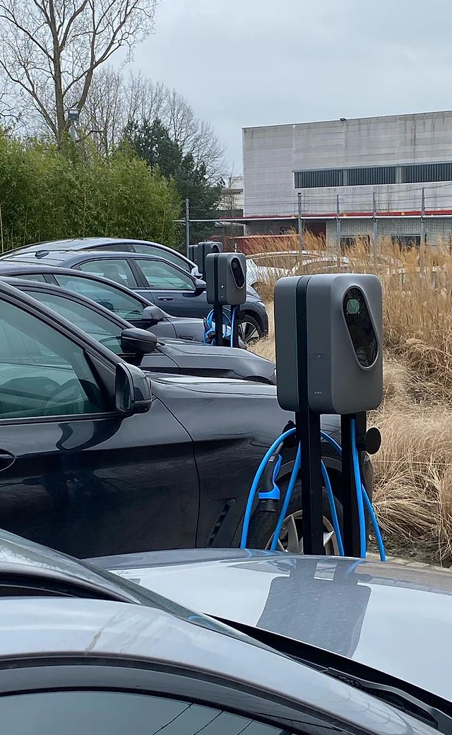 Borne de recharge + Panneaux solaires
