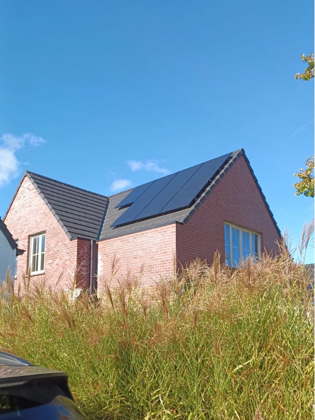Zonnepanelen op modern dak